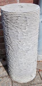 Fontijn. Hoog 49cm doorsnede 21cm. Geribbeld in grijs beton., Ophalen, Zo goed als nieuw, Beton