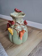 Groene vaas met vogeltjes, Huis en Inrichting, Woonaccessoires | Vazen, Ophalen, Aardewerk of Porselein, Zo goed als nieuw, Minder dan 50 cm