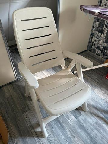 Twee ligstoelen nieuw beschikbaar voor biedingen