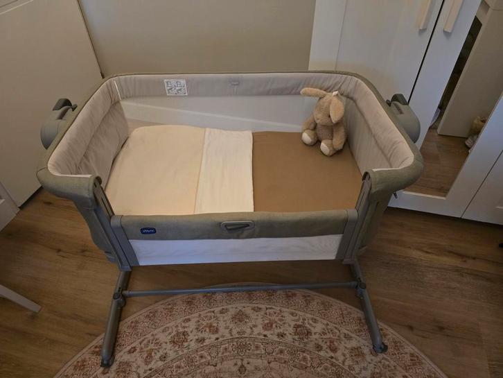 Chicco Next2Me Magic Evo Co-Sleeper – Dark Grey, Kinderen en Baby's, Babywiegjes en Ledikanten, Zo goed als nieuw, Ophalen of Verzenden