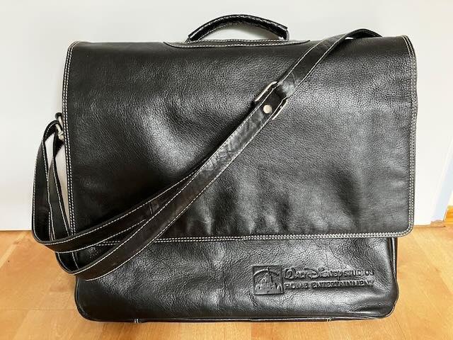 Aktetas - laptoptas met stijlvol Disney logo geimpregneerd, Computers en Software, Laptoptassen, Nieuw, Aktetas, 16 inch, Ophalen of Verzenden