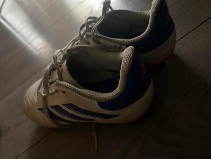 Adidas Voetbalschoenen - Maat Onbekend, Sport en Fitness, Voetbal, Gebruikt, Schoenen, Maat XS of kleiner, Ophalen of Verzenden