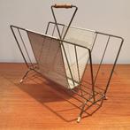 OPRUIMING  jaren 50 60 metaal rotan bamboe krantenrek Auböck, Huis en Inrichting, Woonaccessoires | Krantenbakken en Lectuurbakken