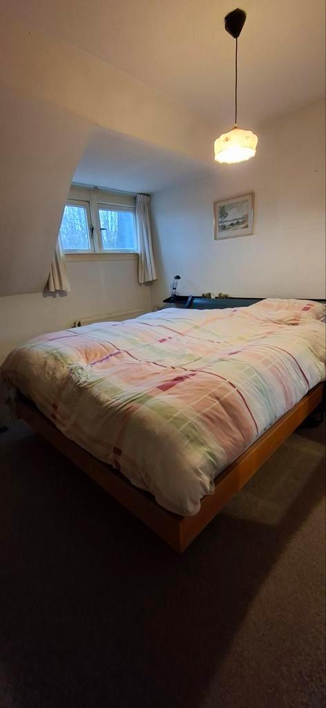 Tweeperoons bed met electrische bodems, Huis en Inrichting, Slaapkamer | Bedden, Gebruikt, Tweepersoons, 180 cm, 210 cm, Hout