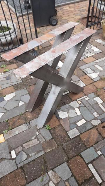 kruis poot staal beschikbaar voor biedingen