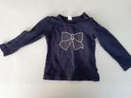 ️ Donkerblauwe long sleeve t shirt mt 80 met strikprint, Kinderen en Baby's, Babykleding | Maat 80, Meisje, Shirtje of Longsleeve