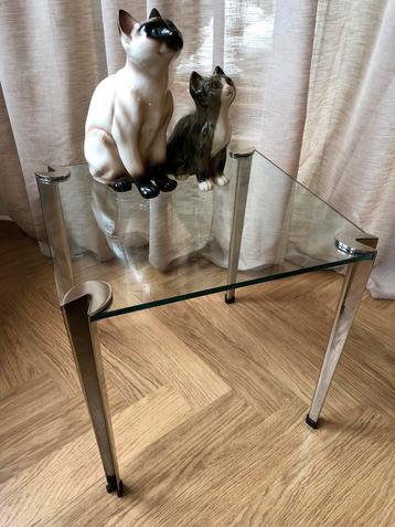 Bijzettafel van glas en metaal | Hollywood Regency beschikbaar voor biedingen