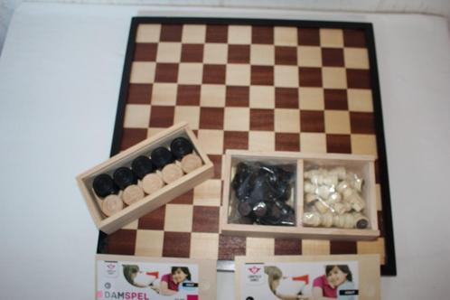 schaakspel en damspel schaakstukken en damstenen, Hobby en Vrije tijd, Gezelschapsspellen | Bordspellen, Nieuw, Een of twee spelers