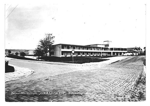 949150	Bleskensgraaf	ZH 1976 Bejaardencentrum	Graafzicht	Gel, Verzamelen, Ansichtkaarten | Nederland, Gelopen, Zuid-Holland, 1960 tot 1980