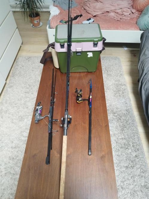 3 Fishing rods and a fishing box, Watersport en Boten, Hengelsport | Zeevissen, Zo goed als nieuw, Werphengel, Ophalen