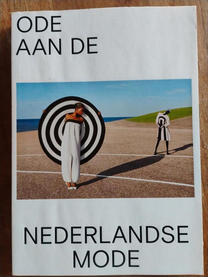 Ode aan de Nederlandse Mode - Prachtig Modeboek, Boeken, Mode, Zo goed als nieuw, Mode algemeen, Ophalen of Verzenden