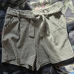 Korte broek zwart wit met ceintuur mt 146/152 als nieuw, Broek, Meisje, Ophalen of Verzenden, Zo goed als nieuw