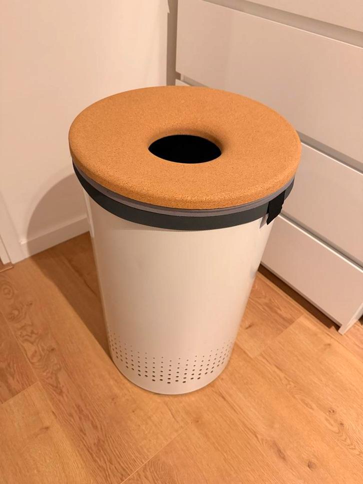 Brabantia wasmand 60L - Wit met kurken deksel, Huis en Inrichting, Woonaccessoires | Prullenbakken, Gebruikt, Kunststof, 50 tot 75 cm