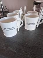 Riviera Maison Mokken met Lepels - Set van 5, Huis en Inrichting, Ophalen, Keramiek, Zo goed als nieuw, Overige stijlen