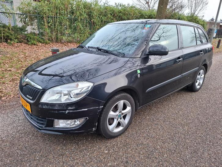 Skoda Fabia 1.2 TDI 55KW Combi 2011 | Airco | Trekhaak | LMV, Auto's, Skoda, Bedrijf, Fabia, ABS, Airbags, Airconditioning, Centrale vergrendeling