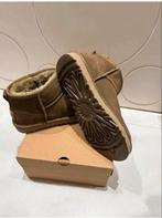 Nieuwe UGG Classic Mini Groen Maat 38, Kleding | Dames, Schoenen, Ophalen of Verzenden, Nieuw, Groen, Lage of Enkellaarzen