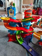 VTech Toet Toet Auto's Set, politiebureau,vliegveld en meer, Ophalen of Verzenden, Gebruikt, Bouwen, Met licht