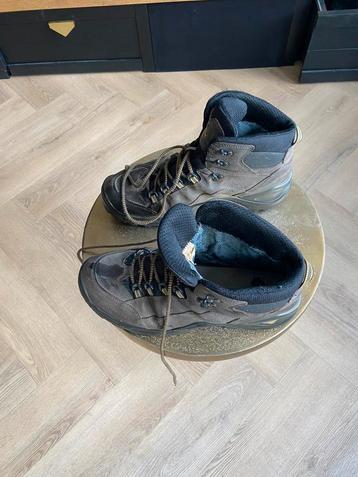 Lowa loopschoenen maat 47 beschikbaar voor biedingen