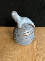 Keramieken zeehond op bal handgemaakt, Ophalen of Verzenden, Nieuw, Dier
