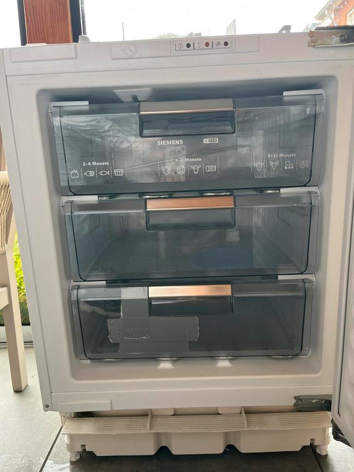 Siemens inbouw vriezer., Witgoed en Apparatuur, Vriezers en Diepvrieskisten, Zo goed als nieuw, Inbouw, Minder dan 85 cm, Minder dan 60 cm