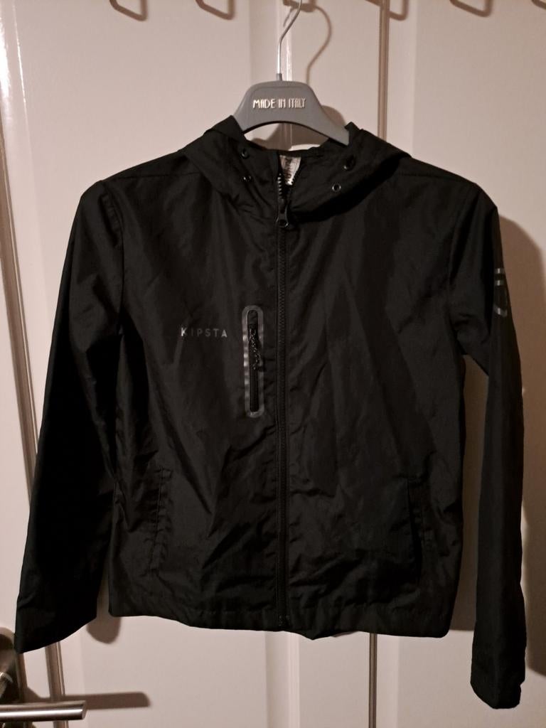 Zwarte Kipsta regenjas maat 140, Kinderen en Baby's, Kinderkleding | Maat 140, Ophalen of Verzenden