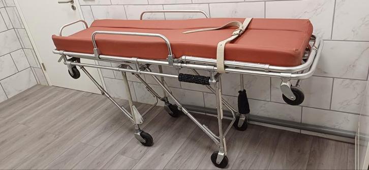 Ambulance uitvaart brancard met wielen opklapbare rugleuning, Diversen, Verpleegmiddelen, Gebruikt, Ophalen of Verzenden