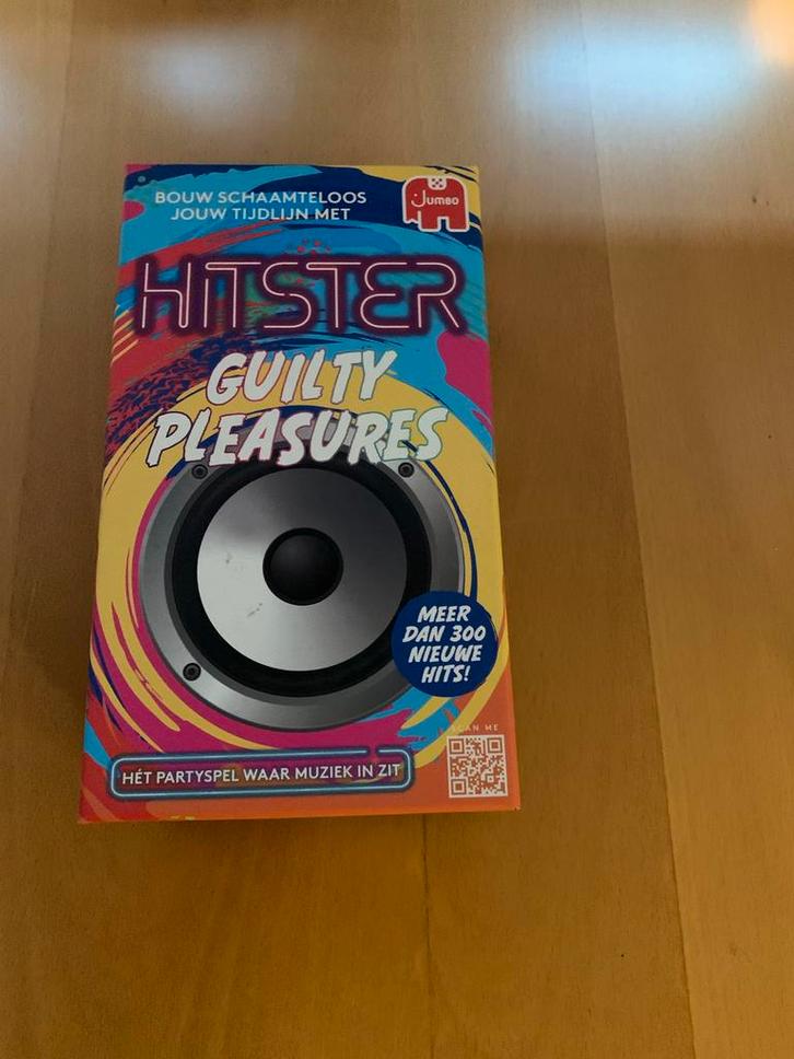 Hitster Guilty Pleasures - Jumbo Muziekspel, Hobby en Vrije tijd, Gezelschapsspellen | Bordspellen, Zo goed als nieuw, Drie of vier spelers