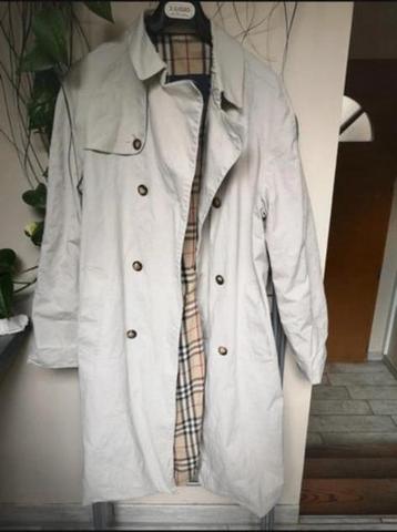 Burberry trenchcoat beschikbaar voor biedingen