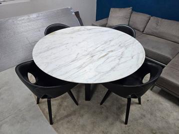 Poltrona Frau Bolero design eettafel + 4x Ginger stoel beschikbaar voor biedingen