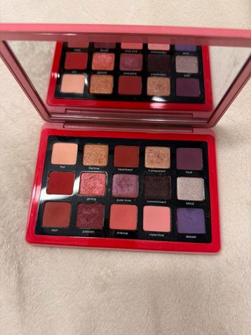 Natasha Denona Love eyeshadow palette beschikbaar voor biedingen