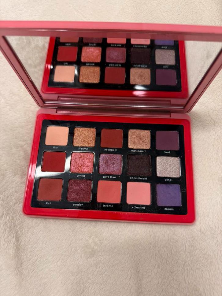 Natasha Denona Love eyeshadow palette, Sieraden, Tassen en Uiterlijk, Uiterlijk | Cosmetica en Make-up, Zo goed als nieuw, Ogen