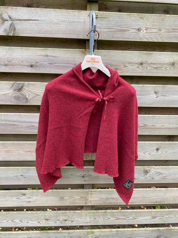 Lewi Design Merino Poncho Granaat beschikbaar voor biedingen