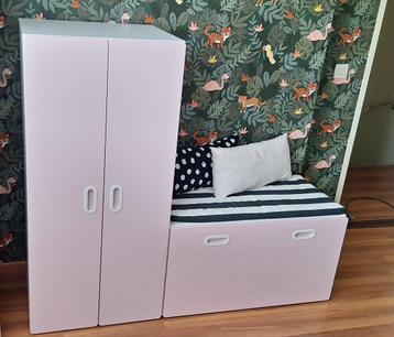 Ikea speelgoedkist met bureautje/bankje en opbergkast beschikbaar voor biedingen