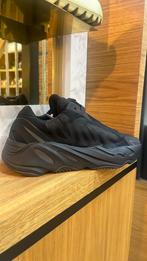 Yeezy 700 MNVN Triple Black, Kleding | Heren, Schoenen, Ophalen of Verzenden, Yeezy, Zo goed als nieuw, Zwart