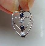 Zilveren hangertje: 2 x hartjes in elkaar: saffier + kristal, Ophalen of Verzenden, Zilver, Hanger, Met edelsteen