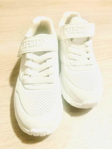 Skechers mt 30 beschikbaar voor biedingen