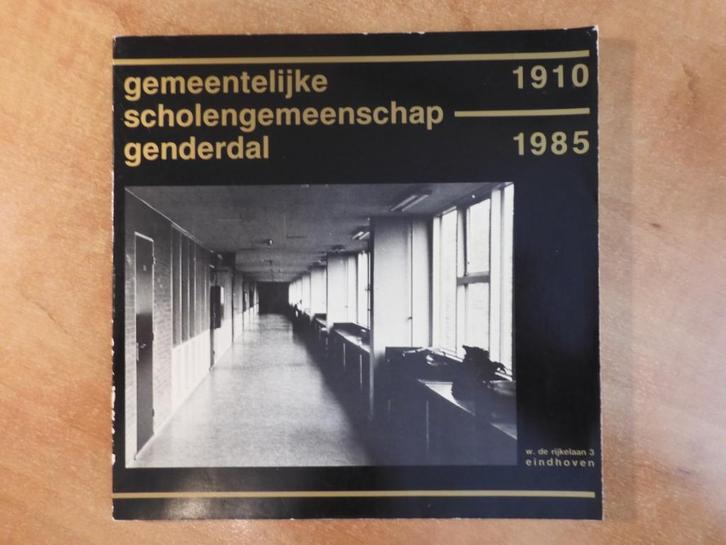 Gedenkboek GSG Eindhoven gemeentelijk Lyceum (1985), Boeken, Geschiedenis | Stad en Regio, Gelezen, 20e eeuw of later, Ophalen of Verzenden
