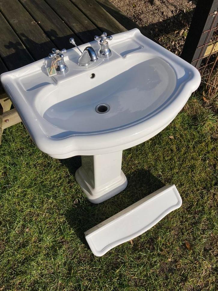 Mooie engelse wastafel met kraan, Huis en Inrichting, Badkamer | Badkamermeubels, Gebruikt, Wasbak of Wastafel, Minder dan 100 cm
