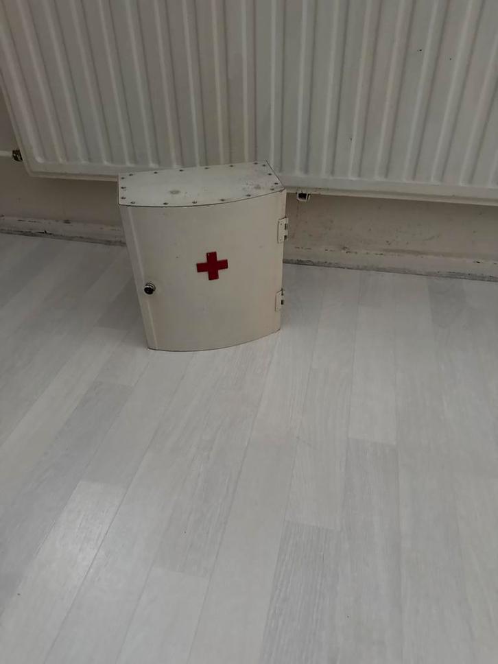 Vintage metalen medicijnkastje, Huis en Inrichting, Kasten | Overige, Gebruikt, Ophalen of Verzenden