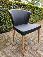 Eetkamerstoel 6 stuks- Zwart namaak leer, houten poten, Huis en Inrichting, Stoelen, Gebruikt, Zwart, Hout, Ophalen of Verzenden