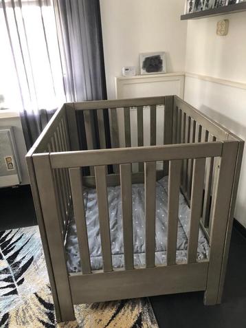 Nette box met lade incl matras boxdeken beschikbaar voor biedingen