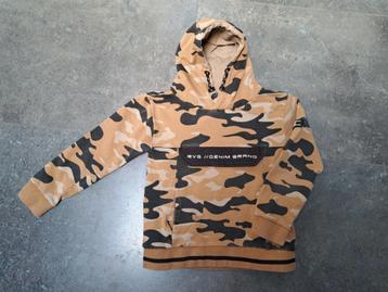 stoere camouflage hoodie, maat 128 beschikbaar voor biedingen