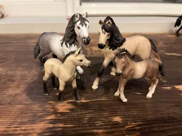 Schleich 2 paarden en 2 veulens beschikbaar voor biedingen