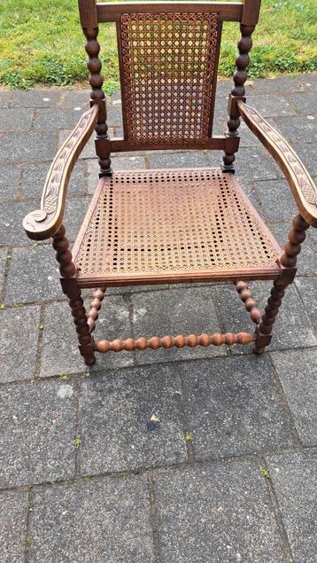 Vintage leunstoel beschikbaar voor biedingen
