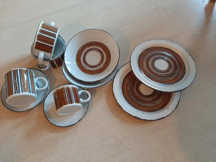 midwinter stonegenge earth, Huis en Inrichting, Keuken | Servies, Zo goed als nieuw, Overige typen, Overige stijlen, Aardewerk