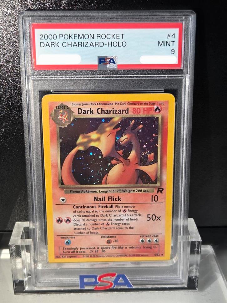 PSA 9 - Dark Charizard Holo #4 (2000 Pokemon Rocket), Hobby en Vrije tijd, Verzamelkaartspellen | Pokémon, Zo goed als nieuw, Ophalen of Verzenden