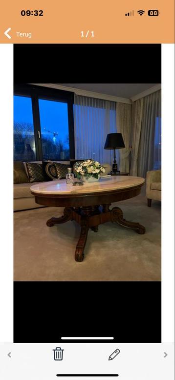 Antieke tafel met marmeren blad en houten onderstel.  Eyecat beschikbaar voor biedingen