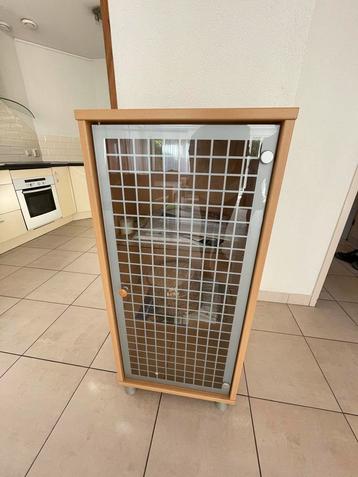 Glazen vitrinekast - Stijlvol en praktisch! beschikbaar voor biedingen