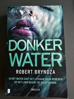 Robert Bryndza - Donker water, Robert Bryndza, Ophalen of Verzenden, Zo goed als nieuw, Nederland