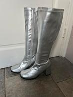 Zilverkleurige GoGo Laarzen - Carnaval maat 37, Kleding | Dames, Ophalen of Verzenden, Gedragen, Overige kleuren, Hoge laarzen